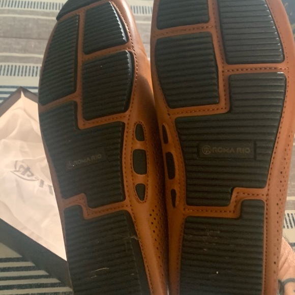 Like New Italian Driving Loafers Beautiful-Tan in color size 9 so comfortable. - Picture 6 of 14
